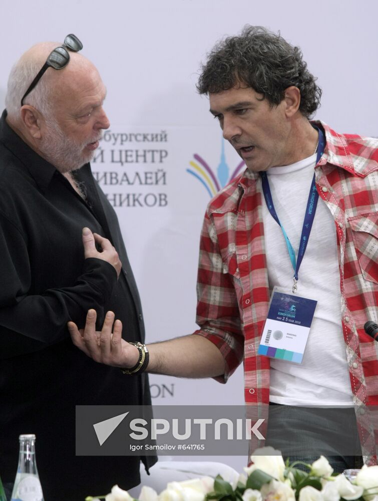 Andrw Vajna, Antonio Banderas