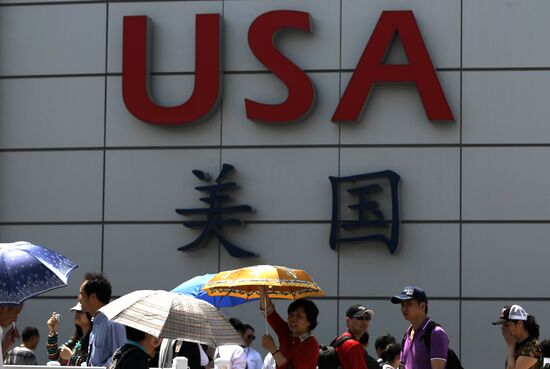 Visitors line up to view U.S. Pavilion at World Expo 2010