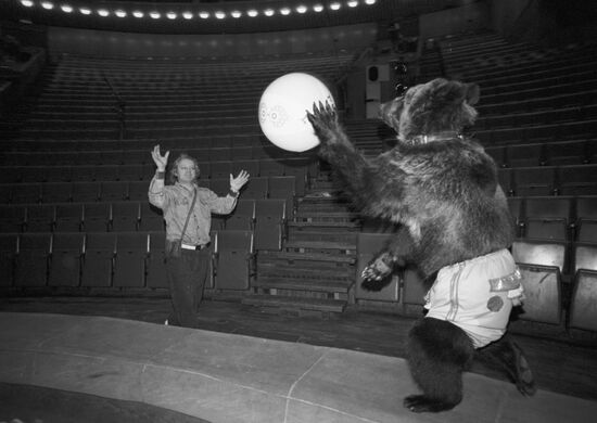 Artist Viktor Shempur with trained bear