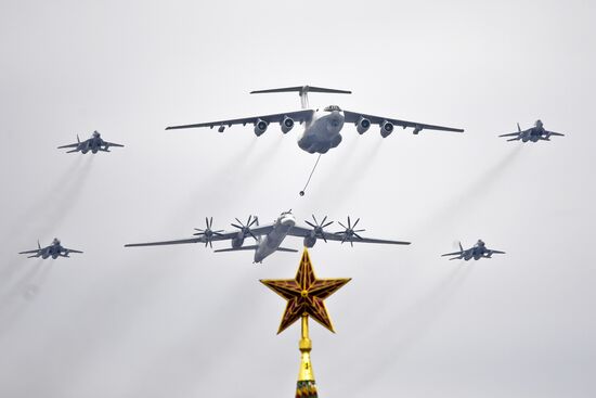 Air Force rehearses for May 9 Victory Day air show