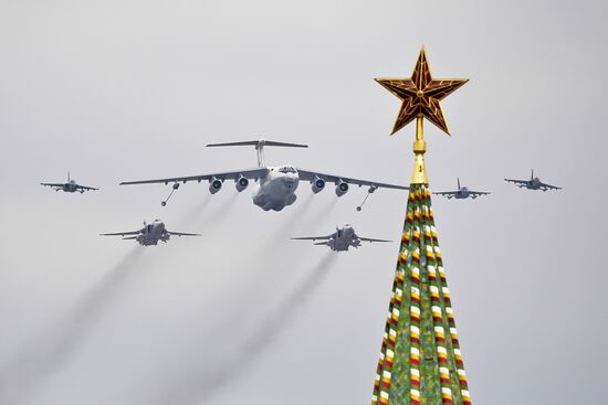 Air Force rehearses for May 9 Victory Day air show