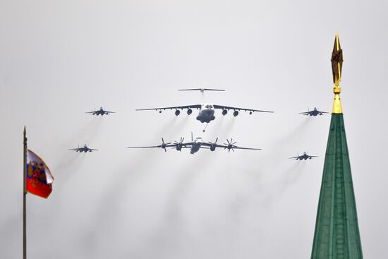 Air Force rehearses for May 9 Victory Day air show
