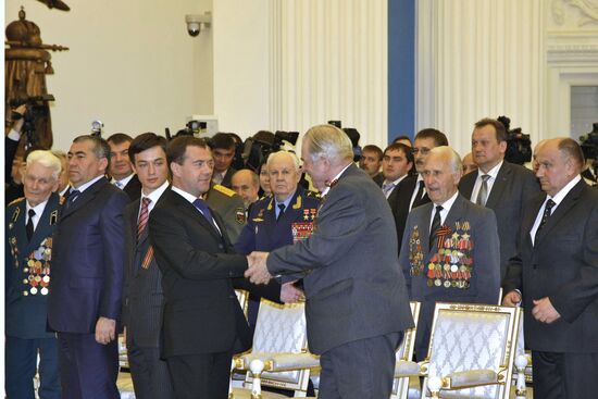 Dmitry Medvedev bestows City of Military Glory honorary title