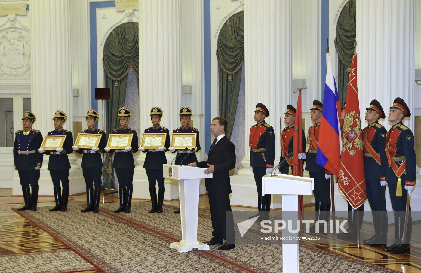 Dmitry Medvedev bestows City of Military Glory honorary title