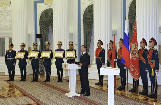 Dmitry Medvedev bestows City of Military Glory honorary title