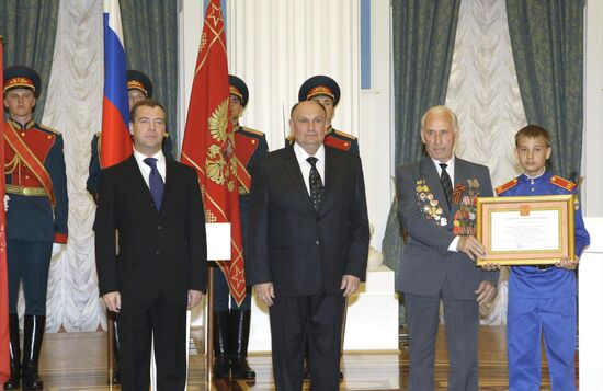 Dmitry Medvedev bestows City of Military Glory honorary title