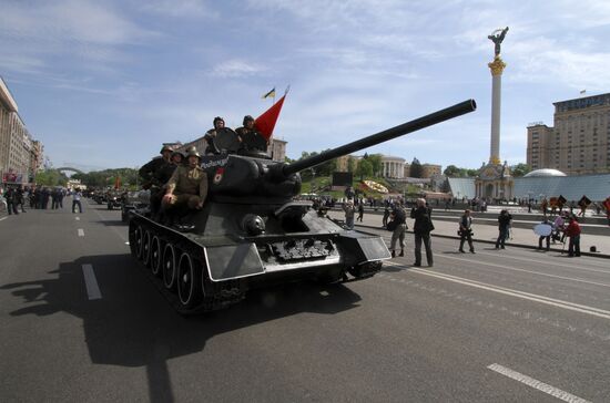 Armed forces rehearse for joint parade in Kiev