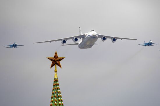 Air Force rehearses for May 9 Victory Day air show