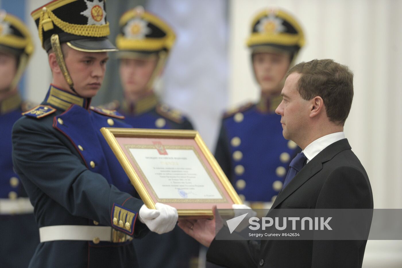 Dmitry Medvedev bestows City of Military Glory honorary title