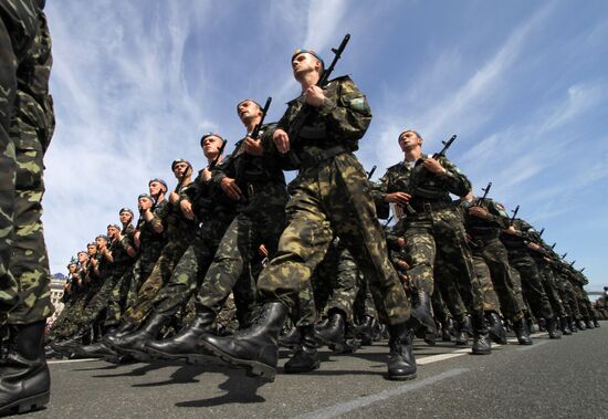 Armed forces rehearse for joint parade in Kiev
