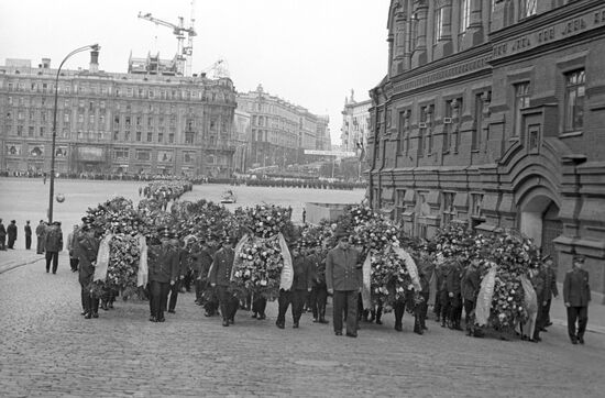 Last respects for the USSR pilot-cosmonaut Vladimir Komarov