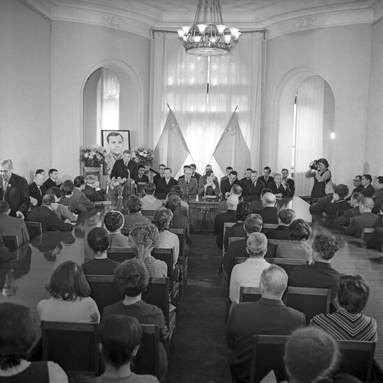 Meeting devoted to Yu. Gagarin
