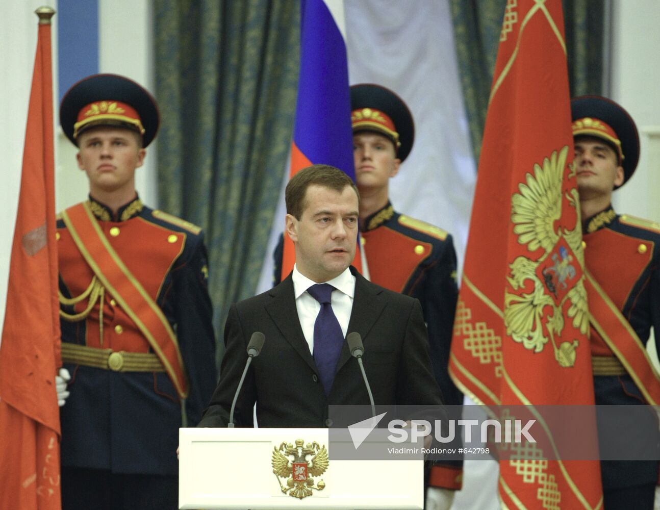 Dmitry Medvedev bestows City of Military Glory honorary title