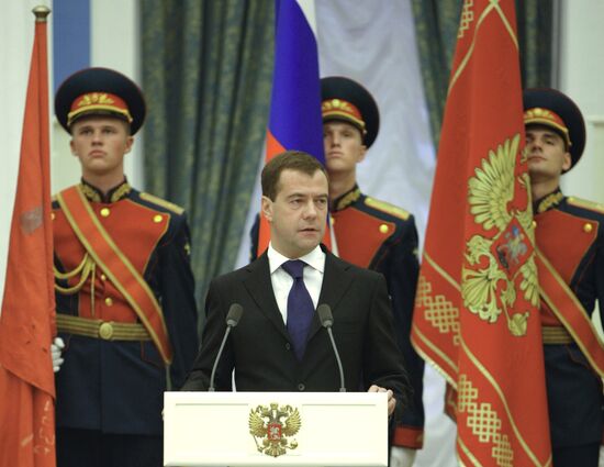Dmitry Medvedev bestows City of Military Glory honorary title