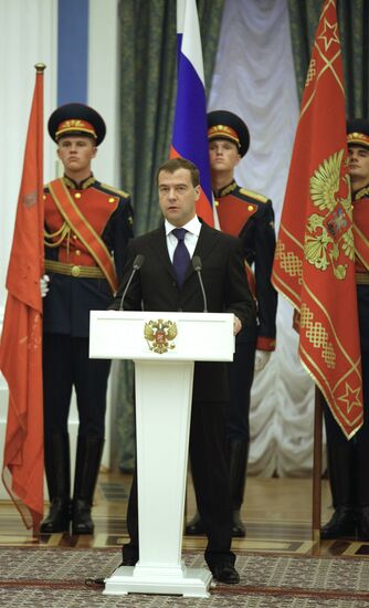 Dmitry Medvedev bestows City of Military Glory honorary title