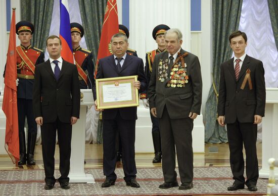 Dmitry Medvedev bestows City of Military Glory honorary title