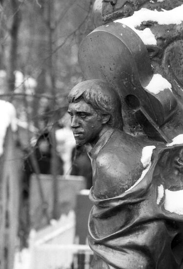 Monument at Vladimir Vysotsky's tomb