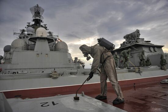 Nuclear-powered cruiser on long-distance expedition