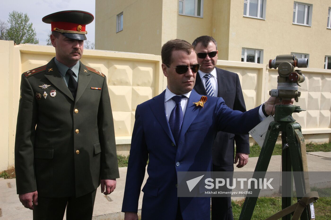 Dmitry Medvedev visits Tamanskaya brigade