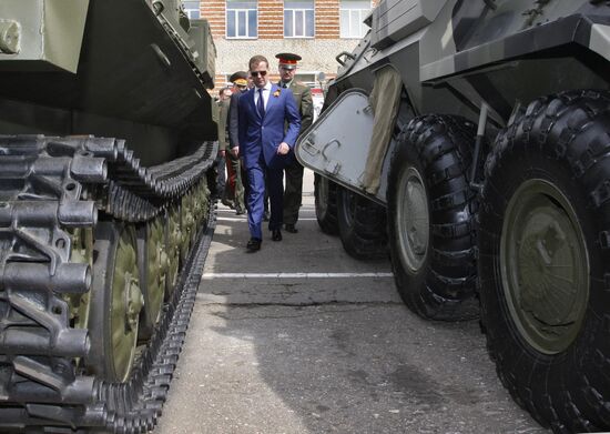 Dmitry Medvedev visits Tamanskaya Motor Rifle Brigade