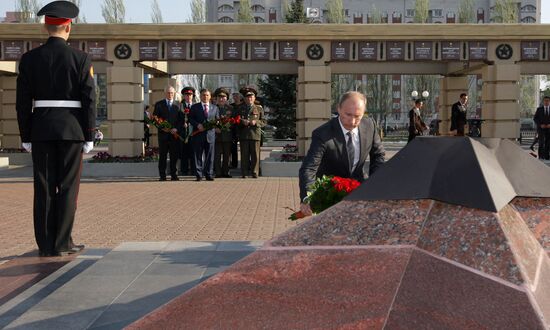 Vladimir Putin lays flowers to Eternal Flame in Kazan