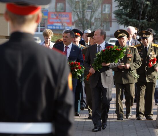 Vladimir Putin lays flowers to Eternal Flame in Kazan
