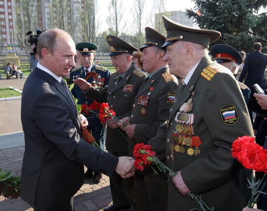 Vladimir Putin visits Victory park in Kazan