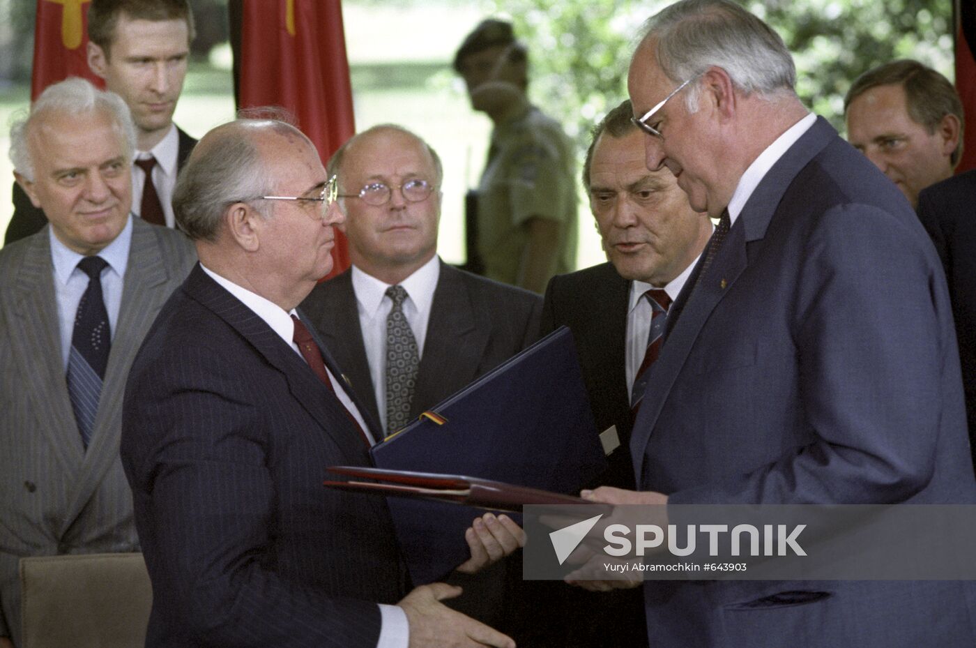 Mikhail Gorbachev and Helmut Kohl