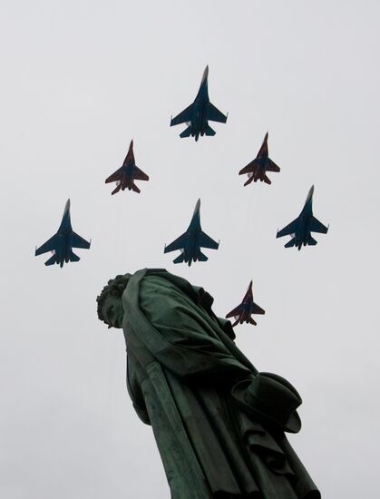 Su-27 and MiG-29 fighter aircrafts