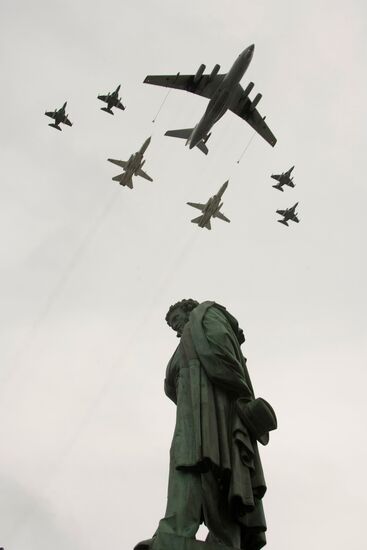 Il-78, Su-24, Yak-130