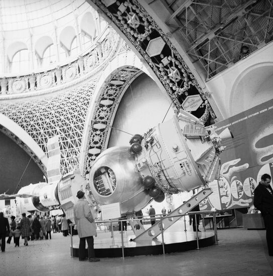 Kosmos-782 (Bion-3) biosatellite model