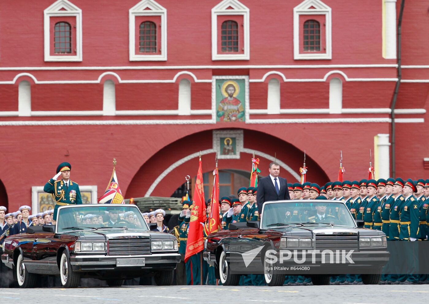 Valery Gerasimov and Anatoly Serdyukov