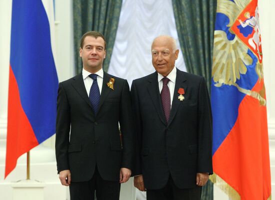 Dmitry Medvedev presents state awards in Kremlin