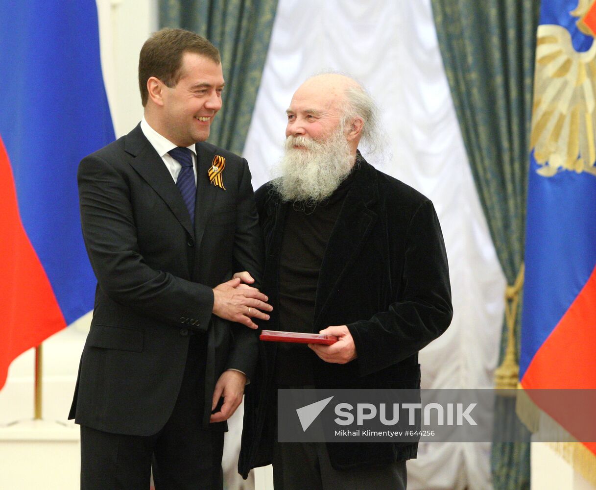 Dmitry Medvedev gives state medals in the Kremlin