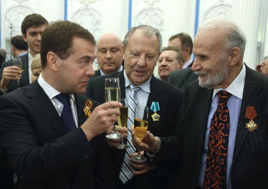 Dmitry Medvedev gives state medals in the Kremlin