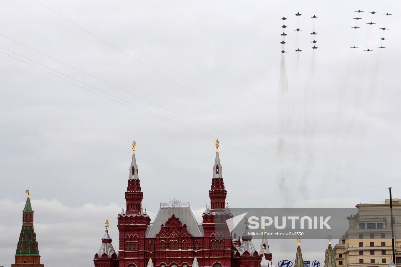 Su-27 and MiG-29 fighter aircrafts