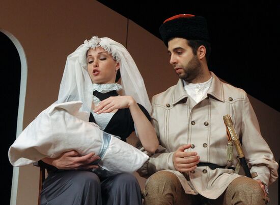 Media overview of "The Easy Money" play at Pushkin Theater