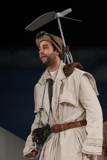 Media overview of "The Easy Money" play at Pushkin Theater