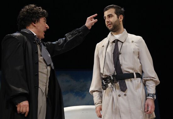 Media overview of "The Easy Money" play at Pushkin Theater