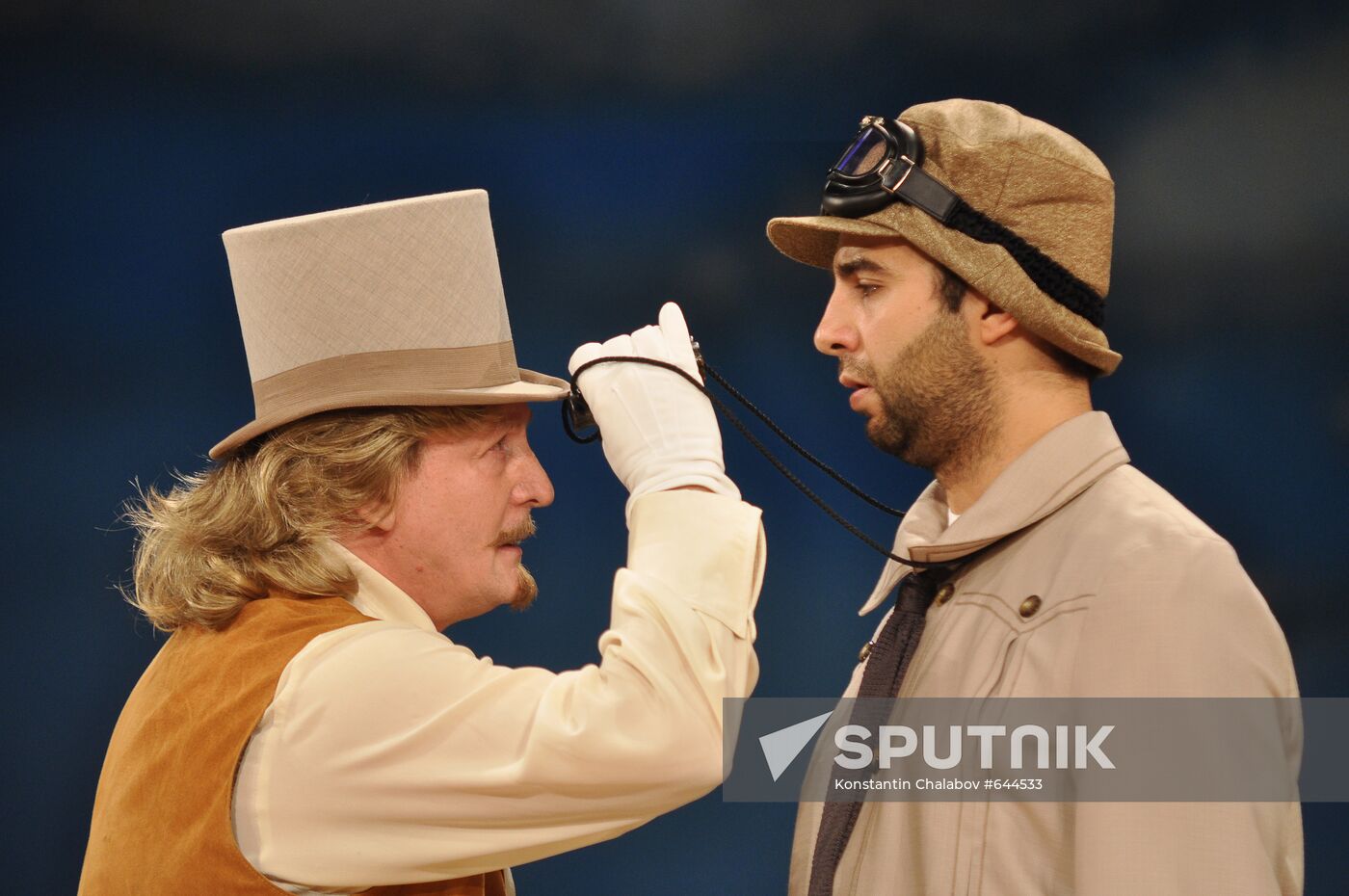 Media overview of "The Easy Money" play at Pushkin Theater