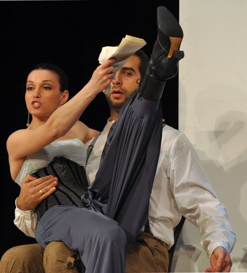 Media overview of "The Easy Money" play at Pushkin Theater