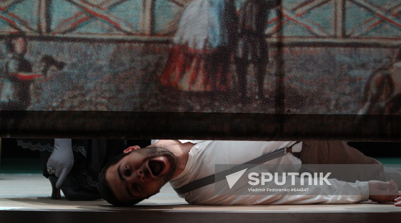 Media overview of "The Easy Money" play at Pushkin Theater
