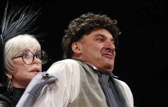 Media overview of "The Easy Money" play at Pushkin Theater