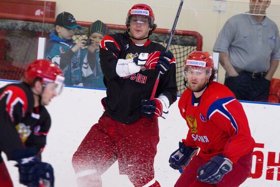 Alexander Ovechkin, Vitaly Atyushov
