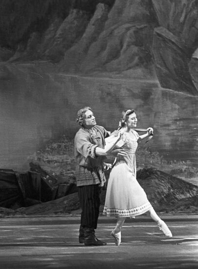 Ballerina Raisa Struchkova