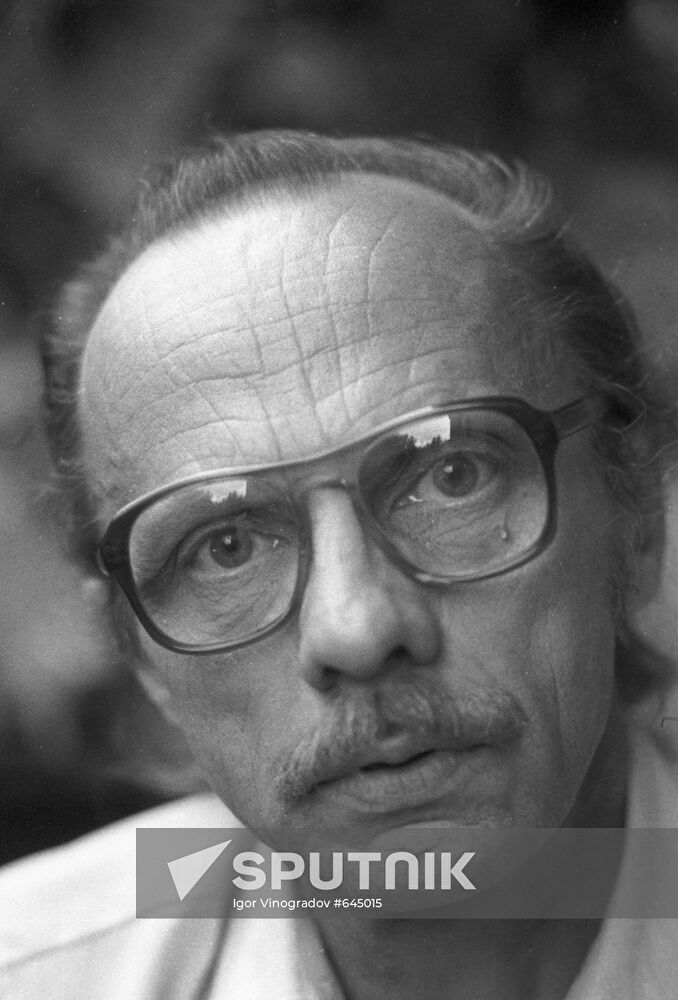 Lev Voskresensky, an analyst of Novosti Press Agency