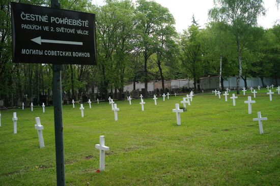 Graves of Russian and Soviet soldiers on the Olshansky cemetery