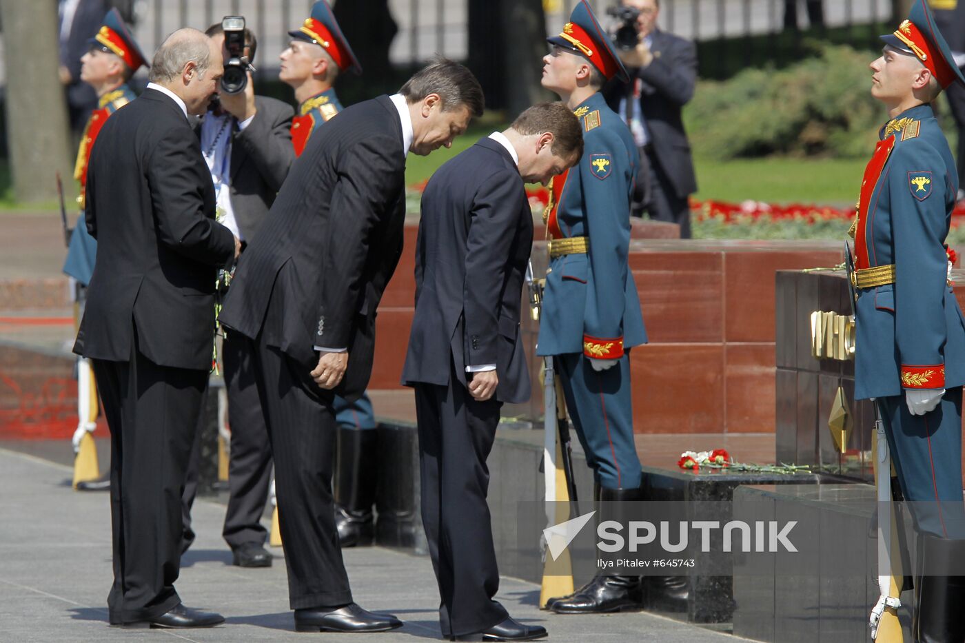 Unveiling City of Military Glory stele in Alexander's Garden