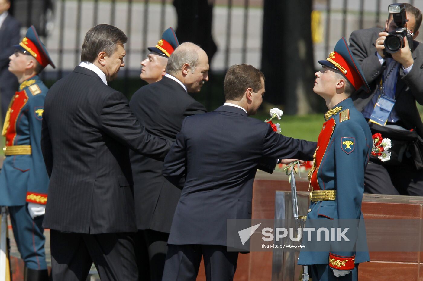 Unveiling City of Military Glory stele in Alexander's Garden