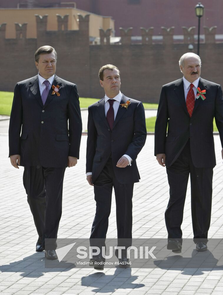 Unveiling City of Military Glory stele in Alexander's Garden